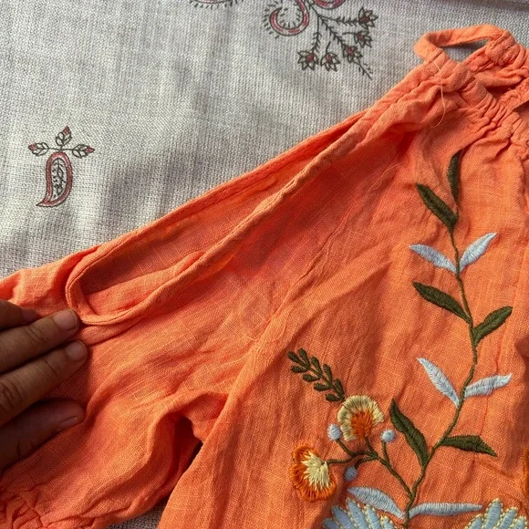 Beautiful coldshoulders top - Picture 3 of 3